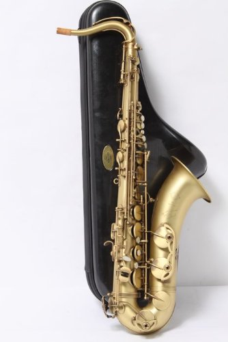 What is the difference between alto and tenor sax?